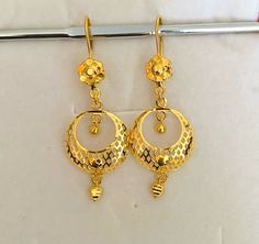 Solid 22k Pure Gold, Beautiful Crescent Moon Dangling Earrings with, 916 Gold  GOLD PURITY : 22k pure yellow gold , 916 GOLD Colour : YELLOW GOLD Total Appx weight : 4.00 grams   Width : Appx 1.7cm - pls see pic with ruler Length : Appx 5.0 - pls see pic with ruler  Hallmark: Hallmarked 916 stamp Design : Beautiful Shining Half Moon Dangling Earrings with Heart Tassel  FAQs Q: Is it real gold? A: yes it's real authentic genuine 916 gold  Q: can pawn? A: yes it's pawnable ⭐GoForGold⭐ Yellow Gold 22k Filigree Danglers, Hallmarked Yellow Gold Festive Danglers, Gold Chandbali Danglers In 22k Gold, Gold Chandbali Danglers In 22k, Gold 22k Gold Danglers, 22k Gold Round Danglers For Gift, Gold Round Danglers With Latkans, Gold 22k Danglers For Pierced Ears, Gold Plated Round Earrings For Puja