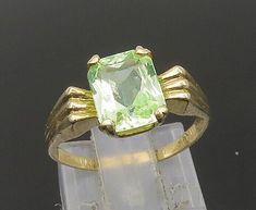 14K GOLD - Vintage Victorian Prong Set Spinel Fluted Ring Sz 5 - GR371  Jewelry Type:          Ring  Metal Type:             14k Gold  Metal Size:              5 Finger  Stone Type:             Spinel   Condition:               N/A  Jewelry Weight:      2.3 Grams  PLEASE NOTE: THIS ITEM IS PRE-OWNED. ALTHOUGH MOST ITEMS ARE IN VERY GOOD CONDITION, SOME MAY NEED CLEANING AND/OR MINOR REPAIRS. WE MAKE A VERY STRONG EFFORT TO UPLOAD CLEAR PICTURES. PLEASE INSPECT ALL PICTURES AND ASK ALL QUESTIONS Vintage Green Solitaire Ring, Vintage Green Solitaire Jewelry, Green Diamond Cut Ring For May Birthstone, Vintage Green Diamond-cut Rings, Vintage Green Diamond Cut Rings, Classic Green Rings Stamped 14k, 5 Fingers, Clear Pictures, Ring Metal