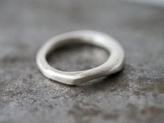 organic flowing sterling silver ring, mens ring, size 9.75, unique ring, partner ring, engagement ri Engagement Ring Alternative, Sister Rings, Partner Rings, Alternative Wedding Bands, Ring Selfie, Ring Of Honor, Alternative Wedding Rings, Mens Ring Sizes, Bronze Ring