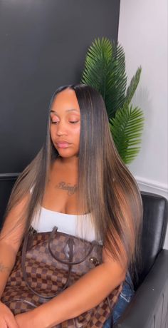 Middle Part With Highlights Black Women, Leave Out With Highlights, Sew In With Brown Highlights, Middle Part Sew In With Highlights, Faux Highlights Sew In, Leave Out With Color, Middle Part With Highlights, Highlight Sew In, Straight Hair With Highlights