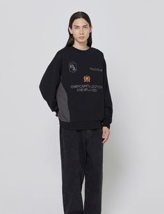 Editor's NotesMillo Archive's casual sweatshirt with graphic bloke-core style details.- Pullover closure- Blokecore item- Color contrast details- Trendy graphic embroidery on the front- Versatile and casual item Measurements(in.)M/L/XL- Total length: 27.16 / 27.95 / 28.74 in.- Chest: 25.39 / 26.37 / 27.36 in.- Shoulder: 24.60 / 25.39 / 26.18 in.- Sleeve: 23.22 / 23.62 / 24.01 in.Composition & Care- 100% Cotton- Do not bleach- Do not dry cleaning- Hand wash in lukewarm water- Use neutral Varsity Style Tops With Embroidered Graphics For Streetwear, Varsity Streetwear Tops With Embroidered Graphics, Varsity Tops With Embroidered Graphics For Streetwear, Fleece Sweatshirt With Logo Print For Streetwear, Black Winter Sweatshirt For College, Black Winter College Sweatshirt, Black Crew Neck Sweatshirt For Layering, Black Logo Print Sweatshirt For Fall, Black Sweatshirt With Logo Print For Fall