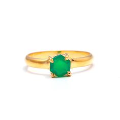 Natural Green Onyx Minimalist Ring, 14K Gold Jewelry, Green Emerald Ring, Dainty Hexagon Ring, Small Ring, Birthday Gift, Anniversary Gift Specifications :- * Material            :       Gold, Gemstone * Stone Name    :        100% Natural Green Onyx * Stone Size       :        5X5 mm * Ring Weight     :       1.70 Gm. Approx * Country of Origin : Brazil   Extremely Important Notice - We want to see every customer 100% satisfied so that they can continue to do business with us. Shipping Handling Green Bezel Set Signet Ring For Wedding, Green Signet Ring With Bezel Setting For Wedding, Faceted Emerald Anniversary Ring, Octagon Yellow Gold Rings For Gift, Yellow Gold Octagon Rings For Gift, Yellow Gold Octagonal Rings For Gifts, Gold Octagon Solitaire Emerald Ring, Gold Solitaire Emerald Ring In Octagon Shape, Faceted Wedding Ring With Round Band