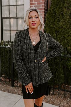 Take your girl boss wardrobe to the next level with our black designer inspired 'Dreaming Bigger' blazer featuring luxe tweed material, long sleeves, low accent pockets with flap closures, and a flattering silhouette that ends in a straight hemline! Measurements S : Bust 38", Hip 38", Length 26.5", Sleeve Length 24.5", Waist 34". M : Bust 40", Hip 40", Length 27", Sleeve Length 24.5", Waist 36". L : Bust 42", Hip 42", Length 28", Sleeve Length 25", Waist 38". Elegant Fall Tweed Jacket For Business Casual, Trendy Tweed Blazer With Pockets, Trendy Tweed Jacket For Office, Trendy Tweed Office Jacket, Chic Single-breasted Tweed Jacket For Office, Chic Tweed Jacket With Lapel Collar For Fall, Chic Fall Tweed Jacket With Lapel Collar, Trendy Fitted Tweed Jacket For Workwear, Fitted Trendy Tweed Jacket For Workwear