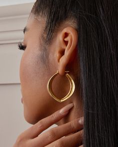 The Stella Hoop Earrings are bold chunky hoops with a modern, freeform shape and sharp edges that create a unique look. Despite their volume, they remain lightweight and comfortable thanks to our exclusive Italian electroforming technology. Crafted from sterling silver and plated with 18K yellow gold or white gold, each pair is hand-polished to perfection for a luxurious finish. Perfect as a gift for her, gift for mom, or best friend gift, these hoop earrings make a stylish statement. Closure: H Modern Small Hoop Pierced Earrings, Trendy Chunky Hoop Earrings, Modern Pierced Hoop Wrap Earrings, Modern Hoop Wrap Earrings, Chunky Metal Hoop Earrings For Everyday, Modern Chunky Small Hoop Earrings, Everyday Chunky Metal Hoop Earrings, Chic Chunky Hoop Earrings For Everyday, Chunky Hoop Huggie Earrings