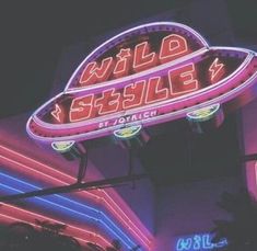 a neon sign that says wild seaside in spanish