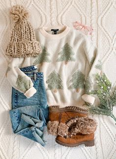 Casual Holiday Outfit Christmas Jumper Outfit Aesthetic, Cold Holiday Outfits, Winter Outfits Cold Christmas, Christmas Sweater Outfit Cute, Cute Casual Christmas Outfits, Holiday Sweater Outfit, Christmas Jumper Outfit, Christmas Sweater Outfit, Cozy Crafts