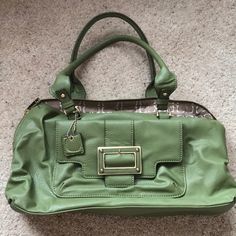 Never Used, Great Condition. Liz Claiborne Handbag. High-end Green Bags With Double Handle, Cheap Green Shoulder Bag With Gold-tone Hardware, Green Tote-shaped Bucket Bag With Top Carry Handle, Green Bags With Silver-tone Hardware And Double Handle, Green Leather Bag With Gold-tone Hardware, Red Leather Bag, Canvas Purse, Floral Purse, Printed Purse