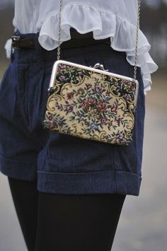 That purse Purse Outfit, Tapestry Bag, Vintage Purses, Vintage Purse, Vintage Bags, Passion For Fashion, Pretty Outfits, Evening Bags, Purses And Handbags