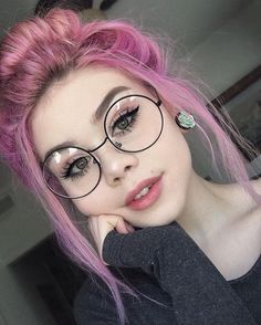 Como combinar sua armação de óculos de grau com estilo - armação Edgy Hair Color Ideas, Fete Emo, Edgy Hair Color, Makeup Hacks, Edgy Hair, Limes, Winter Hairstyles