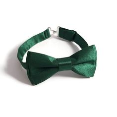 "EMERALD GREEN Groomsmen NECKTIE Groom wedding ideas for Best Man bow tie self tie handkerchief Father of the Bride Ring bearer bretelles tie Size of PRE-TIED bow tie: 5*10 сm/1,9*3,9'' (For toddler) (0-3 years old) Width of strap is 0,47'' (1.2 mm) with length regulator max 14'' 5*10 сm/1,9*3,9'' (For kids) (4-11 years old) Width of strap is 0,47'' (1.2 mm) with length regulator max 18'' 6*12 сm/2,3*4,7'' (For adult) (12 years - adult) Width of strap is 0.07'' (1.8 mm) with length regulator max Emerald Green Groomsmen, Groom Wedding Ideas, Groom Suspenders, Emerald Green Wedding, Burgundy Bow Tie, Sock Suspenders, Bride Attire, Velvet Bow Tie, Groomsmen Bowtie