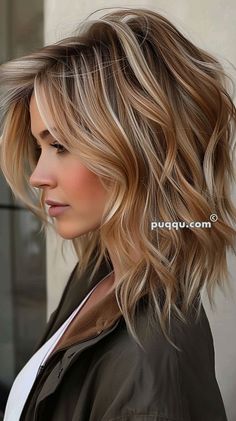 Dimensional Beauty: Stunning Blonde Hair with Lowlights Ideas Long Hairstyles Blonde, Warm Blond, Layered Lob, Κούρεμα Bob, Fall Blonde Hair, Hair Tricks, Blond Balayage, Fall Blonde, Caramel Highlights