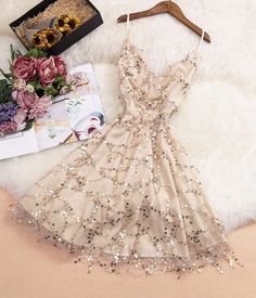 Stylish v neck tulle sequins short dress party Unique Hoco Dresses, Pretty Homecoming Dresses, Short Dresses Party, Sequin Short Dress, School Dance Dresses, Dress Party Night, Floral Dresses Short, Korean Fashion Dress, Stylish Party Dresses