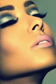 makeup Makeup Cantik, Smokey Eyeliner, Dramatic Eye Makeup, Dramatic Eyes, Make Up Looks