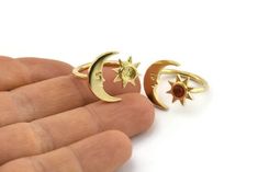 Raw Brass Moon And Sun Ring With 1 Stone Setting - Pad Size 4mm Material : Brass Pad Size : 6mm Quantity : 2 Pieces For more rings please see here : https://www.etsy.com/shop/yakutum?ref=hdr_shop_menu&search_query=ring For more yakutum items please see here : https://www.etsy.com/shop/yakutum?ref=hdr_shop_menu Enjoy! Celestial Metal Ring Jewelry, Celestial Style Metal Ring Jewelry, Celestial Style Metal Ring As Gift, Sun And Moon Design Round Jewelry For Anniversary, Gold Rings With Moon Charm For Anniversary, Dainty Sun And Moon Design Jewelry For Anniversary, Dainty Sun And Moon Jewelry For Anniversary, Celestial Style Round Rings For Jewelry Making, Moon And Sun Ring