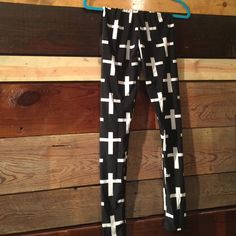 New Fun Cross Print Leggings, Size Medium Casual Black Footless Leggings, Trendy White Fall Leggings, White Stretch Leggings For Fall, White Footless Spring Leggings, Spring White Footless Leggings, Casual White Tights For Spring, Trendy White Tight Leggings, Trendy Tight White Leggings, Trendy Fitted White Leggings