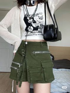 Katelyncore Wallpaper, Simple Kpop Concert Outfit, Style Waistcoat Women, Acubi Summer Fit, Concert Outfit Skirt, Y2k Concert Outfit, Accessorized Outfits, Grunge Concert Outfit, Green Grunge Outfit