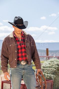 Cowboy Men Outfit, Mens Cowboy Style, Country Outfits For Men, Wild West Outfits, Hot Cowboy, Mode Country, Outfit Cowboy, Cowboy Men