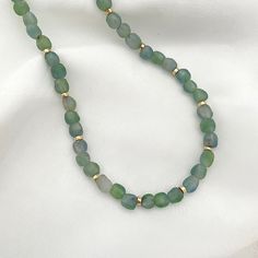 Glass Bead Necklace Ideas, Eyes Necklace, Jewellery Diy, Ocean Eyes, Recycled Glass Bead, Summer Necklace, Summer Diy, Shiny Things, Green Necklace