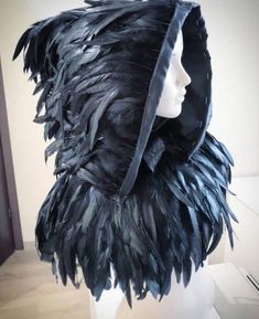 Looks Pinterest, Hallowen Costume, Rooster Feathers, Fantasias Halloween, Fantasy Costumes, Black Feathers, Halloween Kostüm, Halloween Disfraces, Fantasy Clothing