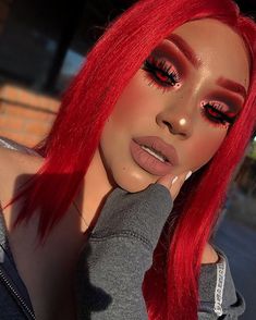 Fete Emo, Red Makeup Looks, Red Eye Makeup, Bright Red Hair, Red Eyeshadow, Red Makeup, Makeup Eye Looks, Creative Eye Makeup, Creative Makeup Looks