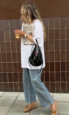 Thesaltyblonde Style, Airy Outfits Casual, Travel Street Style, Sheer T Shirt Outfit, Arizona Fall Fashion, Chic Chill Outfits, Casual Cute Brunch Outfits, Mid September Outfits, Minimalist Fashion Summer Casual