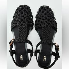 Genuine Zara New With Tag Material: Sateen Effect Fabric Upper Color: Black Simple & So Chic Flat Cage Sandals. Love Love Woven Sateen Upper, T-Strap, & Buckle Closure. Euro Size 39(8), 40(9) Woven Flats, Cage Sandals, Zara Looks, Zara Flats, Jeans Blazer, Shoe Decorations, Zara Australia, Chic Flats, Summer 2025