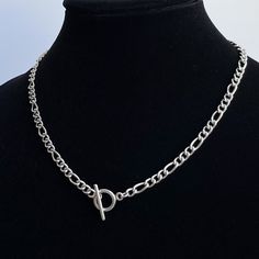 𝙁𝙄𝙂𝘼𝙍𝙊 𝘾𝙃𝘼𝙄𝙉 𝙏𝙊𝙂𝙂𝙇𝙀 𝙉𝙀𝘾𝙆𝙇𝘼𝘾𝙀 * handmade in Los Angeles * Thick Stainless Steel Toggle Clasp * Stainless Steel Figaro Chain * tarnish-proof + strong * choose your length This handmade necklace is perfect for layering and can be worn everyday. Feel free to get it wet, it will not tarnish or fade. ♥ Please allow 1-5 days before shipment | Each piece is made by hand Message me with any questions you have, I am happy to help ☺ x Madz Cold Shoulder LA @coldshoulder__ Vintage Silver Figaro Chain Necklace, Hand Message, Choker Silver, Toggle Necklace, Figaro Chains, Figaro Chain, Necklace Choker, Steel Necklace, Toggle Clasp