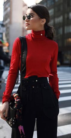 red and black | top + bag + pants How To Style A Red Turtleneck, Casual Chic Winter Outfits Street Style, Red Sweater Winter Outfit, Red Knit Top Outfit, Outfits With Red Turtleneck, Red Outfits Winter, Red Turtleneck Sweater Outfit, Red Turtleneck Outfit Street Style, Red Turtleneck Outfit Aesthetic