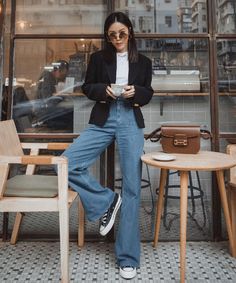 Black Blazer Outfit, 00s Mode, Blazer Outfits Casual, Blazer Outfits For Women, Blazer Outfit, Blazer Jeans, Outfits With Converse, Mode Casual, Blazer With Jeans