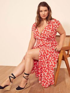 Plus Size Reformation, Reformation Plus Size, Pose Woman, Photoshoot Spring, Summer Dress Trends, Plus Size Tips, Tara Lynn, Test Shoot