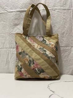 Beige and Floral Fabric Tote Bag with two pockets and a zipper compartment and a magnetic closure Beige Square Canvas Shoulder Bag, Square Beige Canvas Shoulder Bag, Casual Rectangular Fabric Hobo Bag, Large Capacity Beige Fabric Shoulder Bag, Large Capacity Canvas Shoulder Bag, Large Capacity Fabric Shoulder Bag For Daily Use, Fabric Shoulder Bag With Adjustable Strap, Rectangular Fabric Bag With Zipper Closure, Large Capacity Fabric Tote Shoulder Bag