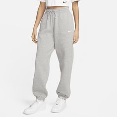 Rise up and transform your fleece wardrobe with strong cozy vibes. Whether you're running errands or rewatching your favorite show, these midweight fleece sweats feel extra soft on the inside to help keep you cozy. The oversized fit is intended to sit high on your hips for comfort and a stay-put feel. Women’s Sweatpants, Grey Sweatpants Nike, Nike Sweatpants Grey, Nike Joggers Women, Nike Womens Sweatpants, Nike Grey Sweatpants, Grey Nike Sweatpants, Nike Sportswear Phoenix Fleece, Sweatpants Nike