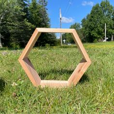 a wooden object sitting in the middle of some grass