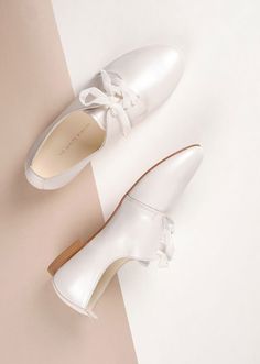 Pearl Ivory Wedding Oxford Shoes Velvet Lace Shoes for - Etsy Wedding Oxfords Women, Luxury Brogue Wedding Dress Shoes, Luxury Fitted White Oxfords, Luxury White Cap Toe Oxfords, Luxury White Oxfords For Office, Luxury White Round Toe Oxfords, Dress Shoes Veaul, Simple White Dress Shoes, Luxury Casual White Oxfords