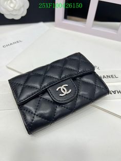 Size: 11cm*8.5cm*3cm It comes with Dust box, Care manual, Tag, and Paper bag. Kirkland Washington, New Handbags, Wellness Design, Paper Bag, Clutch Bag, Chanel, Things To Come, The Incredibles, Tote Bag