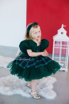 Welcome to the world of exquisite children's holiday dresses - sophisticated and elegant outfits that make every celebration special. Our children's holiday dresses with knee-length and voluminous sleeves are the perfect choice for the little fashionistas who want to shine at any event. Grace and Elegance. Our dresses are crafted from the finest materials, providing them with incredible lightness and breathability. Voluminous sleeves add a touch of aristocracy to the look, while intricate details make your child a true princess.  Variety of Styles and Colors. Our range includes dresses to suit every taste - from classic options in whites and creams to more vibrant colors that captivate the imagination. You'll surely find a dress that matches your style and color palette. Our dresses are de