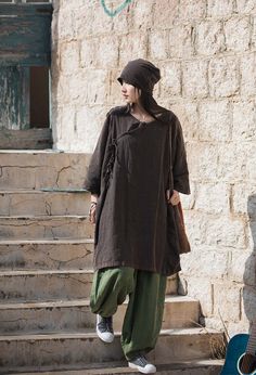 Best Linen Shirt For Women – Thebesttailor Oversized Linen Shirt, Boho Beautiful, Big Shirt, Understated Luxury, Dark Brown Color, Muslimah Fashion, Romantic Style, Shirt For Women, Linen Women