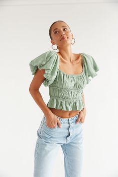 Ruffle Tops Outfit, American Threads, Casual Preppy Outfits, Ruffle Crop Top, Green Square, Simple Trendy Outfits, Spring Tops, Puff Sleeve Top, Dress Floral