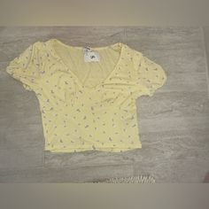 Brand:Cotton On Size:Small Color:Yellow With Purple Flowers Condition:New With Tags Never Worn Plain Crop Tops, Baby Tee Shirts, Blue Cami, Cropped White Tee, Brown Crop Top, Wrap Crop Tops, Orange Shirt, Cami Crop Top, Ribbed Tank Tops