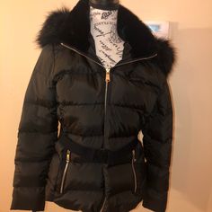 -Warm Zara Black Puffer Jacket -Detachable Faux Fur -Water Repellent -Detachable Belt -****Runs Small**** Zara Puffer, Black Puffer Jacket, Black Puffer, Zara Jackets, Zara Black, Puffer Jacket, Repellent, Water Repellent, Faux Fur