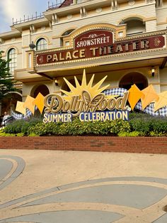 the entrance to dollywood's summer celebration