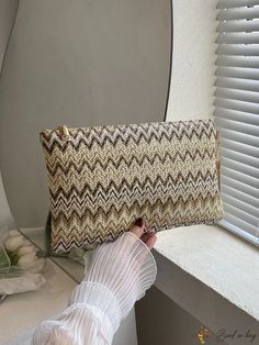 BirdinBag - Straw Bag with Chevron Pattern and Wristlet Beige Mobile Phone Clutch Bag, Beige Handheld Clutch Mobile Phone Bag, Beige Handheld Clutch With Mobile Phone Bag, Beige Mobile Phone Clutch, Handheld Beige Clutch For Mobile Phone, Beige Clutch Cosmetic Bag, Paper Style, Chevron Pattern, Handle Bag