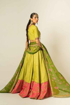 ZC-3071 || Wedding Formals 2023 || ZARA SHAHJAHAN – Kapraye Mayoon Bride, Floral Dupatta, Green Lehenga Choli, Zara Shahjahan, Zardozi Work, Green Lehenga, Silk Dupatta, Stylish Dress Designs, Bride Dresses