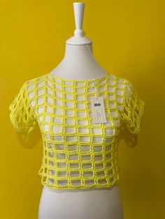 A warm hello! Here I sell a self-crocheted T-shirt / top with a nice summer cut in yellow in size 36. The top is made of 100% cotton. This top cost about 10h working time. This summer top is a must for every wardrobe! Have fun with this unique article! Free shipping Yellow T-shirt For Spring Vacation, Summer Beach T-shirt With Stretch, Summer Beach Crew Neck Crop Top, Summer Crew Neck Crop Top For The Beach, Summer Beach Crop Top With Crew Neck, Spring Beach T-shirt With Stretch, Stretch T-shirt For Spring Beach Outing, Stretch T-shirt For Beach Spring, Stretch T-shirt For Beach In Spring