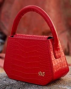 Make a statement this holiday season with our SADAT in vibrant red. Don't miss out on our 50% off end-of-year sale! Shop now on www.theseki.com My Bags, Girly Bags, Fancy Bags, Handbag Heaven, Embroidered Bag, Leather Bags Handmade