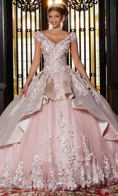 Pretty Quinceanera Dresses, Pink Wedding Dress, Video Tiktok, Mori Lee, Fantasy Gowns, Fairytale Dress, Photography Lifestyle, Quince Dresses, Tulle Fabric