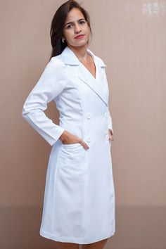 Bianco Jalecos - Salvador - BA Art Student Style, Lab Coat Fashion, Batwing Sleeve Shirt, Doctor Coat, White Lab Coat, Medical Outfit, Lab Coats, Plunging Neck, Uniform Fashion