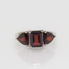 Vintage Sterling Silver 4.00ct Natural Garnet Three stones Ring ...Marked 925...Total of weights 3.2grams...Size 8...With 01 Octagon Garnet 8 x 6MM ( 2.60ct ) And 02 Trillion cut Garnet 6MM ( 1.4ct ) It's in very good condition.  A#03 #13 Formal Three-stone Garnet Rings, Vintage Three-stone Ruby Ring Gift, Vintage Red Multi-stone Diamond Ring, Vintage Multi-stone Garnet Jewelry, Red Garnet Multi-stone Jewelry, Garnet Rings, Three Stone Rings, Three Stone, Stone Settings