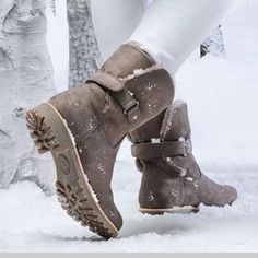 New, Off Brand Snow Boots, Fur Lined Inside, Pull On, Strap Closure, 1.5 In Rubber Sole. Brown Mid Calf Boots, Latest Ladies Shoes, Diy Valentinstag, Boots Low Heel, Pu Pu, Cheap Womens Fashion, Affordable Shoes, Boots For Short Women, Low Heel Boots