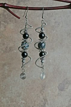 Black Wire Earrings, Beaded Black Earrings, Wire Wrap Earring, Earrings Wire Wrapped, Wire Working Jewelry, Wire Earing Ideas, Wire Beads Jewelry, Elegant Wire Wrapped Jewelry, Bead And Wire Earrings